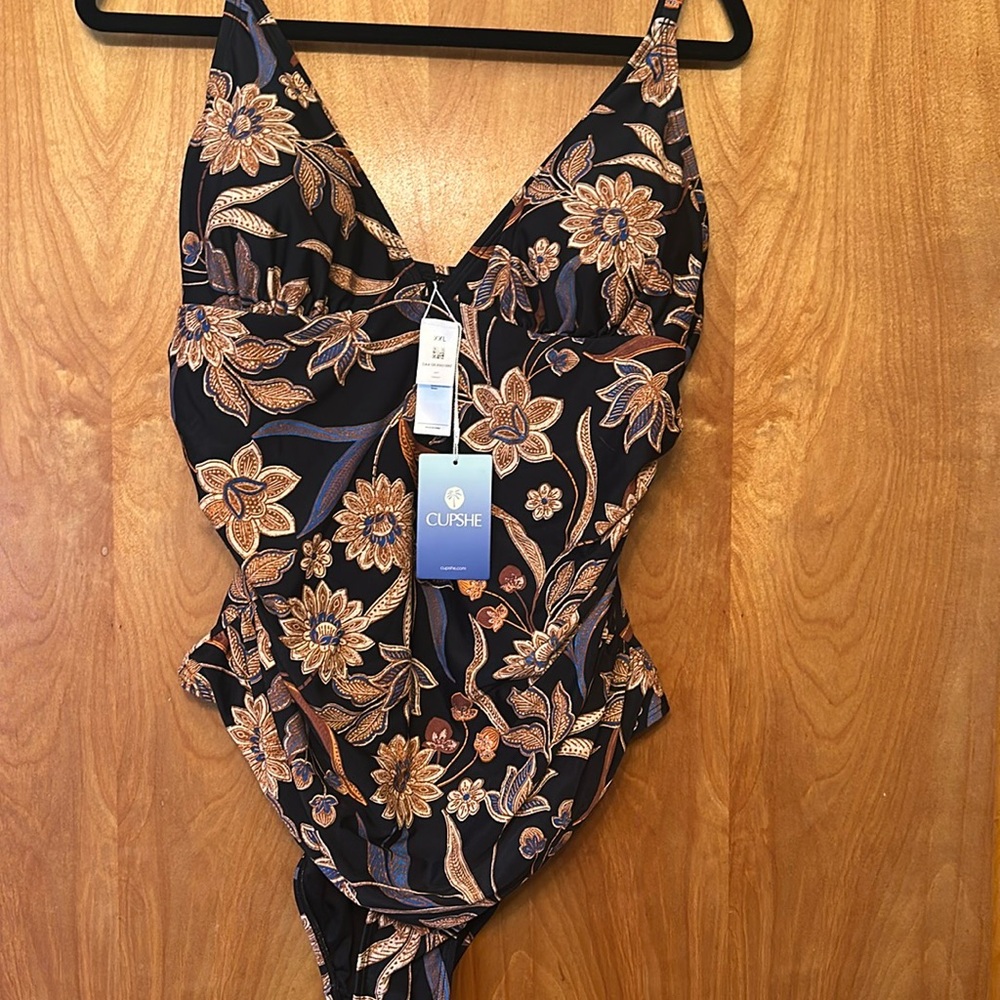 Cupshe womans Navy Floral One-Piece Swimsuit